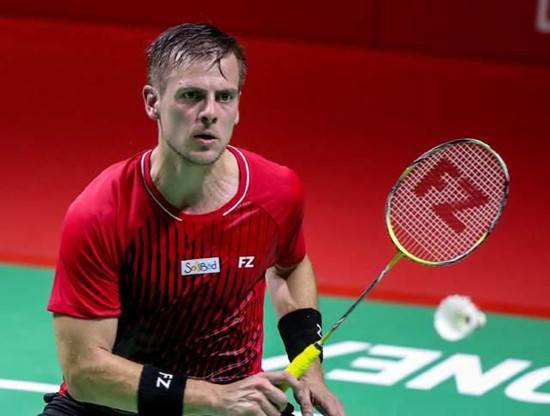 将对手推向 将对手推向